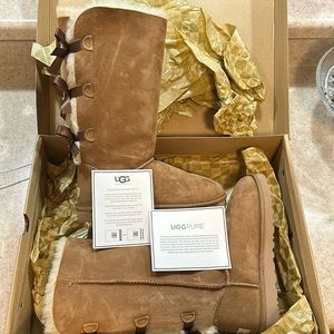 Bailey Bow Tall II boot from UGG® size 8 only wore once indoors, like brand new.